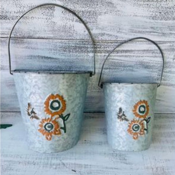 *Washed Metal Sunflower & Bee Wall Buckets Set of 2 - Picture 10 of 11